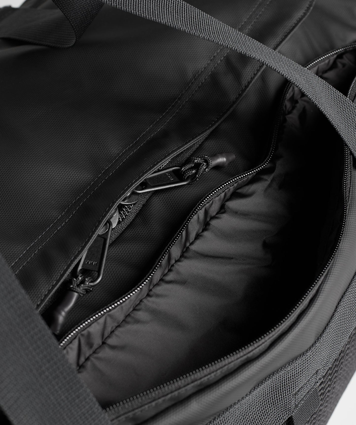 PURSUIT DUFFLE BAG