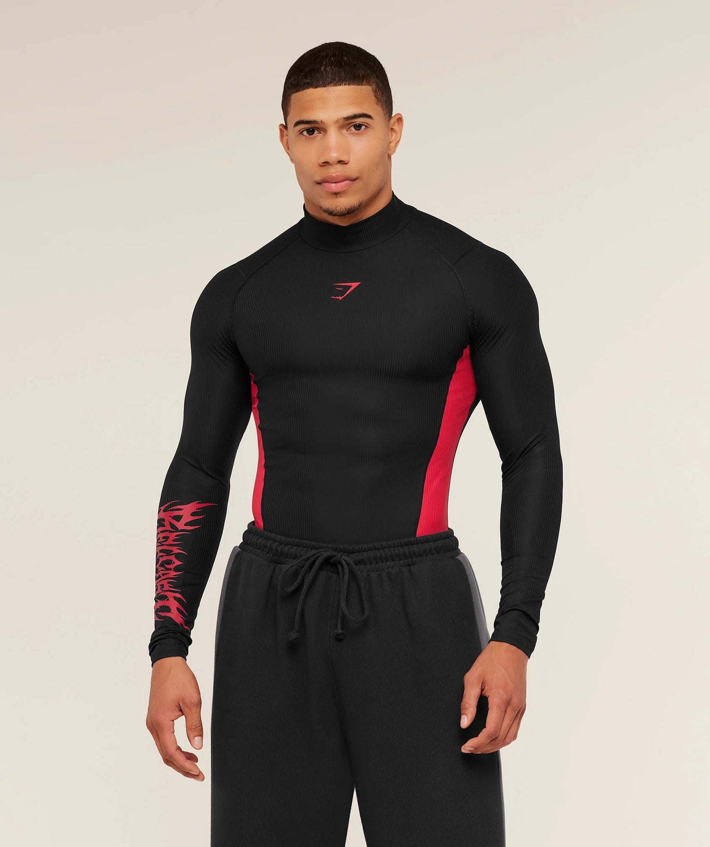 GYMSHARK X CARLOS BELCAST LONG SLEEVE TEE - BLACK/CARMINE RED
