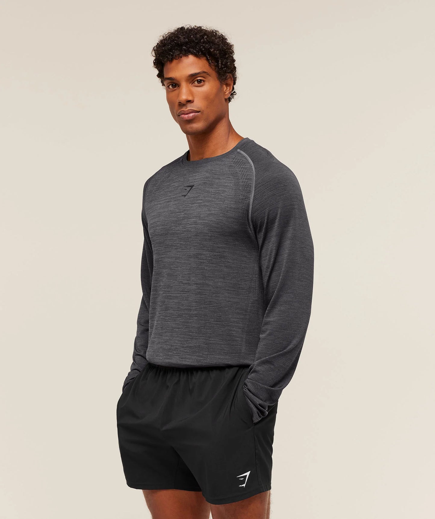 VERSATILE SEAMLESS LONG SLEEVE T-SHIRT