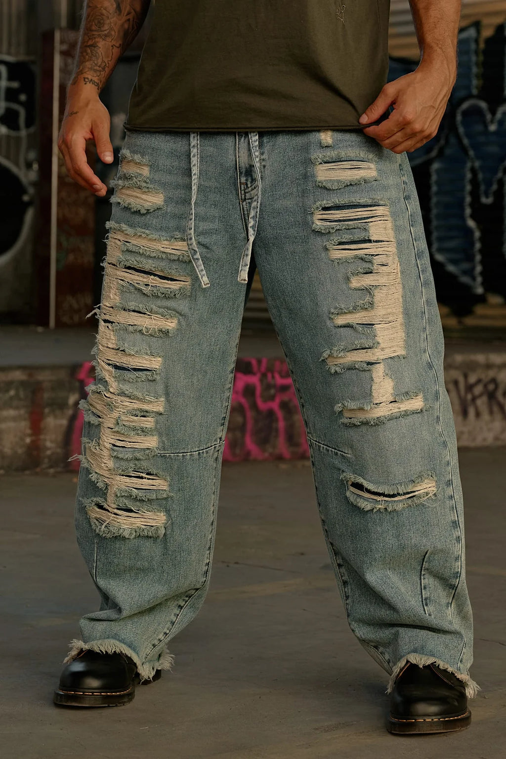 DESTROYED JEANS